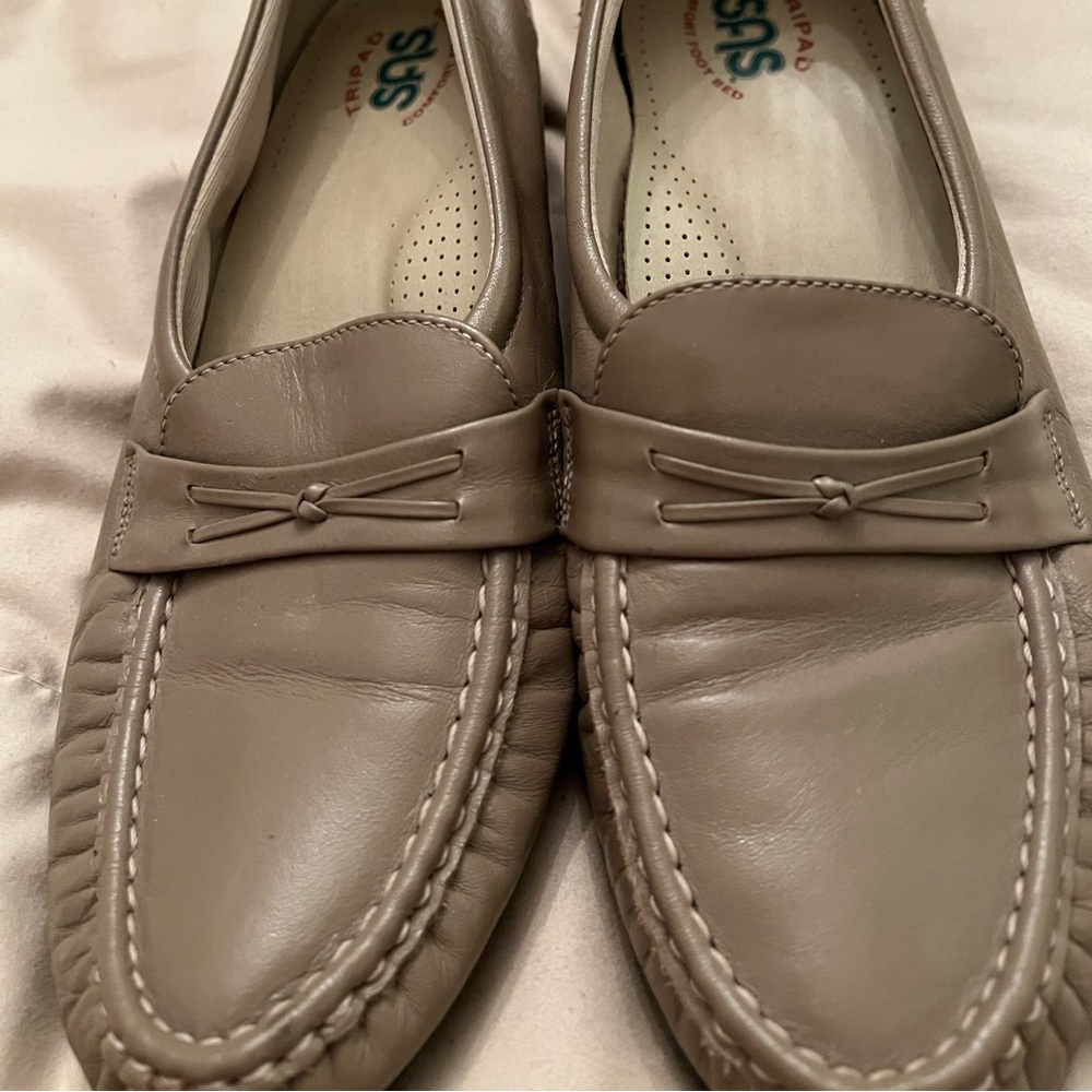 SAS ladies flats size 8 1/2 W